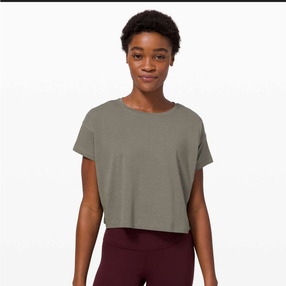 Lululemon Cates T-Shirt Grey Sage Size 8